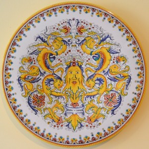 PLATE “RAFFAELLESCO” WITH DOLPHINS AND MASK FROM CM 52
